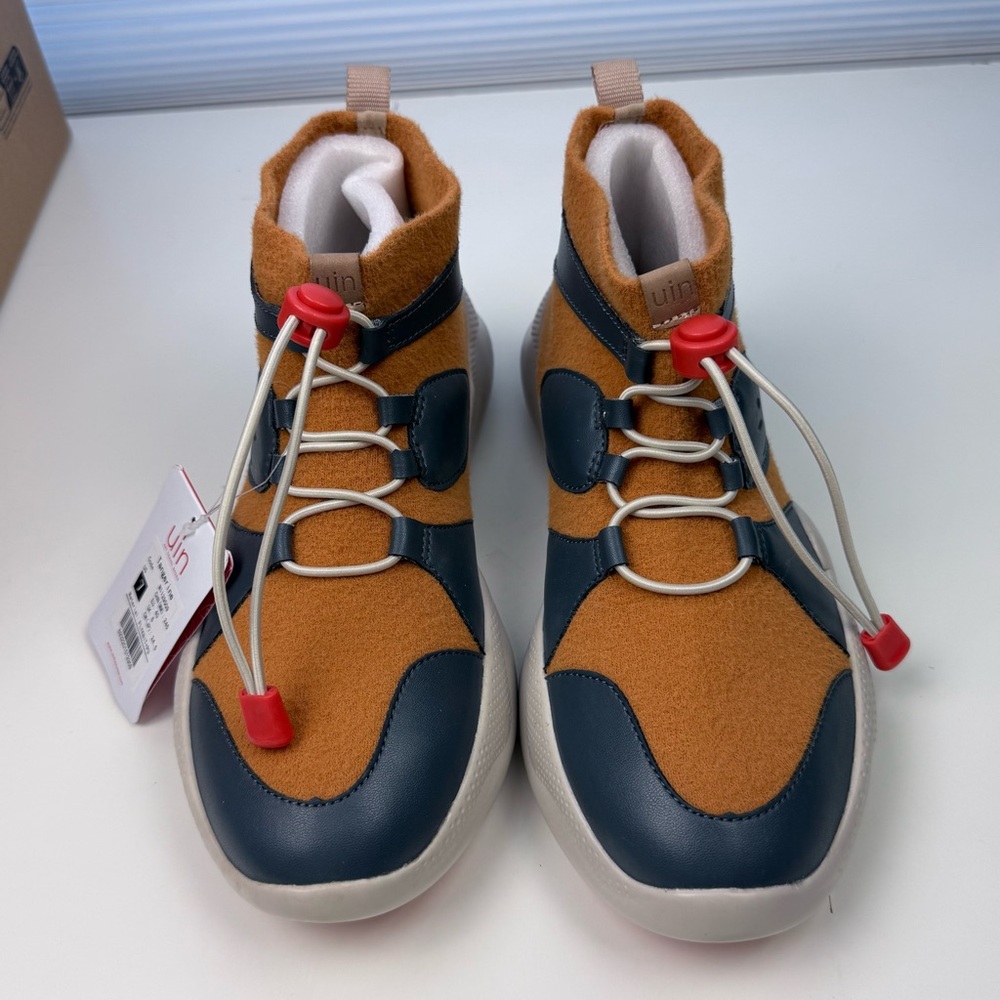 NWT UIN MEN’s Comfort Shoes/Tangerine/US7